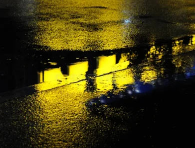 ΑΝΑΜΕΣΑ ΣΕ ΦΩΤΑ ΚΑΙ ΣΚΙΕΣ