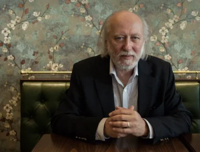 Ο  ΛΑΣΛΟ ΚΡΑΣΝΑΧΟΡΚΑΪ ΣΤΟ ΔΙΕΘΝΕΣ ΦΕΣΤΙΒΑΛ ΛΟΓΟΤΕΧΝΙΑΣ