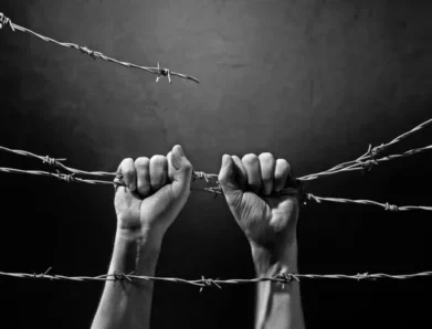 ΟΤΑΝ ΕΠΙΖΗΤΑΣ ΤΟ ΔΙΚΙΟ, ΔΕΝ ΜΠΟΡΕΙΣ ΝΑ ΑΔΙΚΕΙΣ